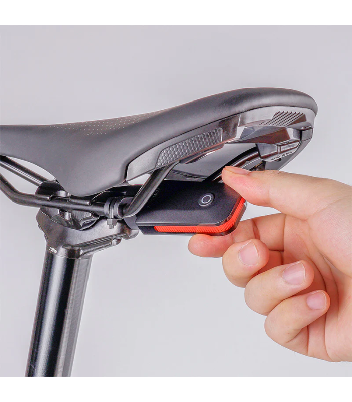 LUCE POSTERIORE CL01 PRO con ricarica USB - 30 lumen - RAVEMEN